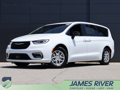 New 2025 Chrysler Pacifica Select
