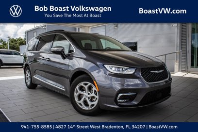 Used 2023 Chrysler Pacifica Limited