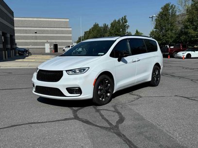 New 2025 Chrysler Pacifica Limited