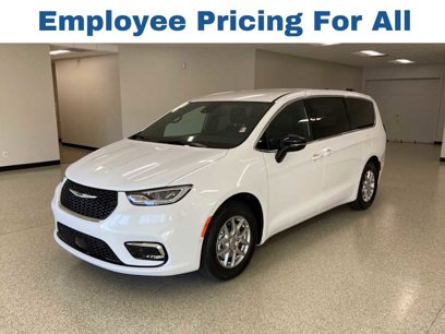New 2025 Chrysler Pacifica Select