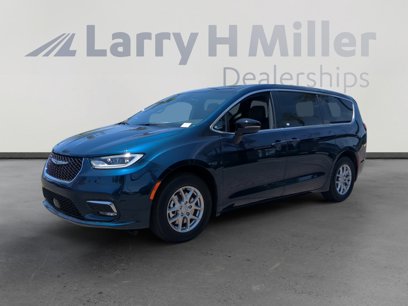 New 2025 Chrysler Pacifica Select