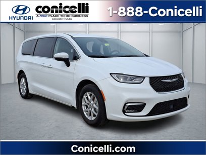 Used 2023 Chrysler Pacifica Touring-L