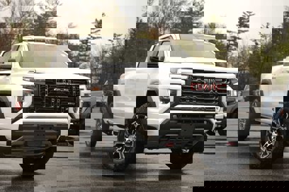 New 2025 GMC Canyon AT4