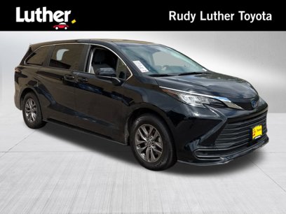 Used 2022 Toyota Sienna LE