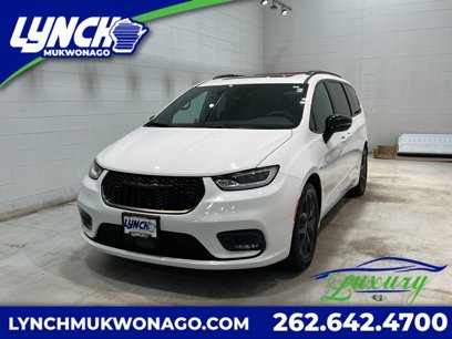 Used 2024 Chrysler Pacifica Limited w/ S Appearance Package