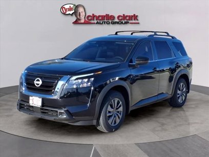 New 2025 Nissan Pathfinder SV w/ SV Premium Package