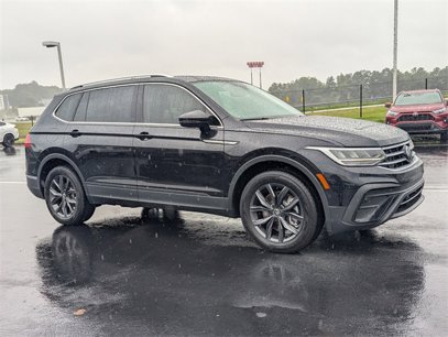 Used 2022 Volkswagen Tiguan SE w/ Panoramic Sunroof Package