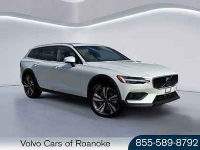 New 2025 Volvo V60 B5 Cross Country Plus w/ Climate Package