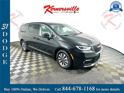 Used 2023 Chrysler Pacifica Touring-L