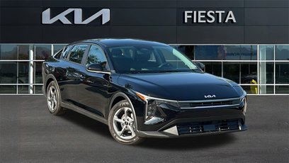 New 2025 Kia K4 LXS