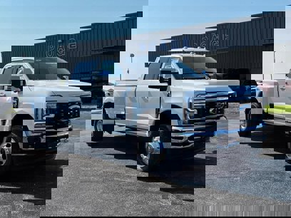 New 2025 Ford F350 4x4 Crew Cab DRW Super Duty