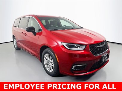 New 2025 Chrysler Pacifica Select