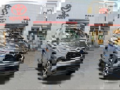 Used 2024 Toyota Highlander XLE