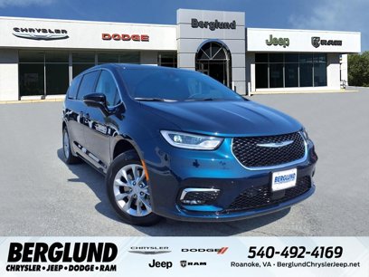 New 2025 Chrysler Pacifica Select