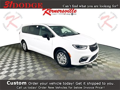 New 2025 Chrysler Pacifica Select
