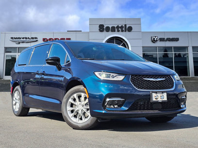 New 2025 Chrysler Pacifica Select