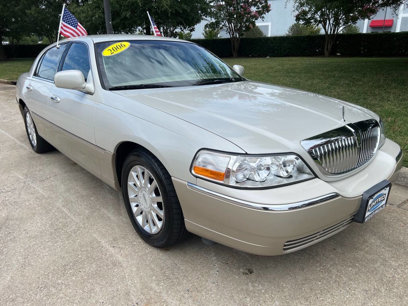 Used 2006 Lincoln Town Car Signature