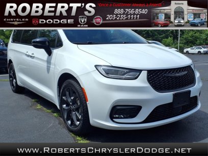 Certified 2023 Chrysler Pacifica Limited w/ S Appearance Package