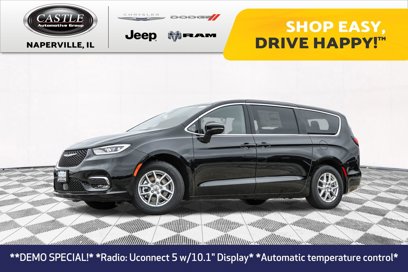 New 2025 Chrysler Pacifica Select