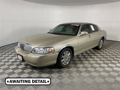 Used 2005 Lincoln Town Car Signature Limited