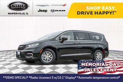 New 2025 Chrysler Pacifica Select