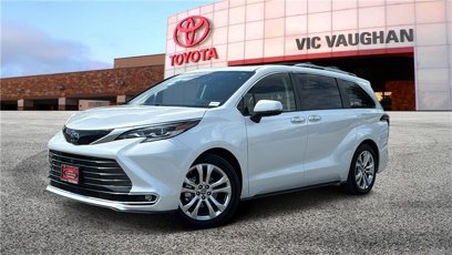 Certified 2022 Toyota Sienna Platinum