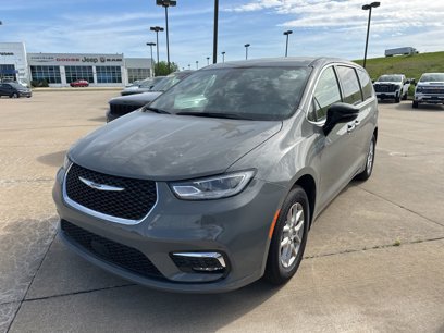 New 2025 Chrysler Pacifica Select