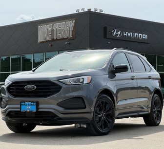 Used 2022 Ford Edge SE w/ Black Appearance Package