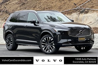 New 2025 Volvo XC90 B6 Core