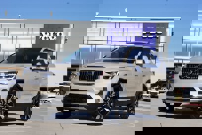 New 2025 Volvo XC40 B5 Plus w/ Climate Package