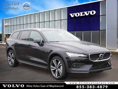 New 2025 Volvo V60 B5 Cross Country Plus w/ Climate Package