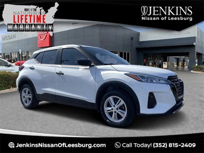 New 2025 Nissan Kicks Play S