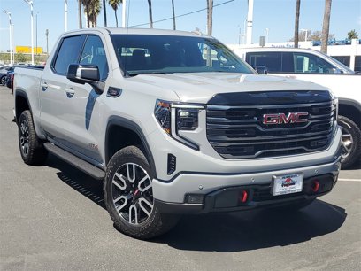 New 2025 GMC Sierra 1500 AT4 w/ AT4 Premium Package
