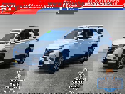 Used 2023 Chevrolet Traverse LT