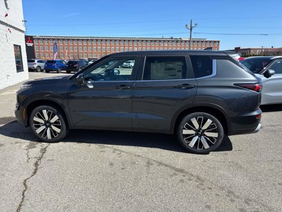 New 2025 Mitsubishi Outlander SE