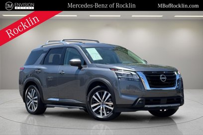Used 2022 Nissan Pathfinder Platinum w/ Lighting Package (N93)