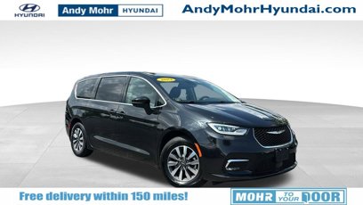 Used 2023 Chrysler Pacifica Touring-L