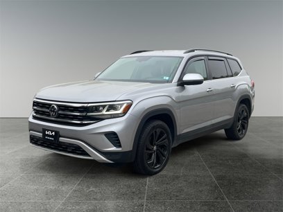 Used 2023 Volkswagen Atlas SE w/ Black Wheel Package