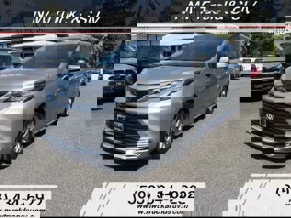 Used 2022 Toyota Sienna XLE