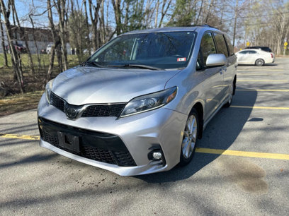 Used 2019 Toyota Sienna SE Premium