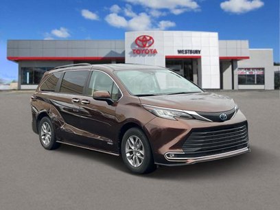 Used 2021 Toyota Sienna XLE