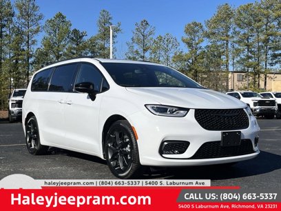 New 2024 Chrysler Pacifica Limited w/ S Appearance Package
