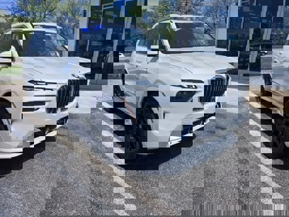 New 2024 BMW X7 xDrive40i w/ Premium Package