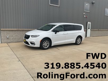 Used 2024 Chrysler Pacifica Touring-L