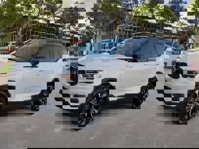 Used 2021 Volvo XC40 T5 R-Design w/ Advanced Package