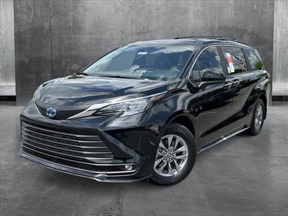 New 2025 Toyota Sienna XLE