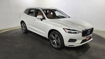 Used 2019 Volvo XC60 T6 Momentum w/ Multimedia Package