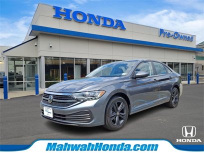 Used 2022 Volkswagen Jetta SE w/ Panoramic Sunroof Package
