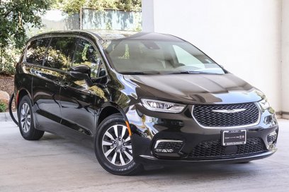 New 2025 Chrysler Pacifica Select