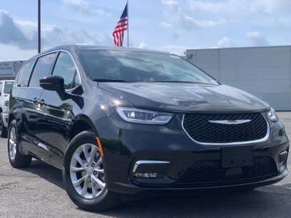 New 2025 Chrysler Pacifica Select